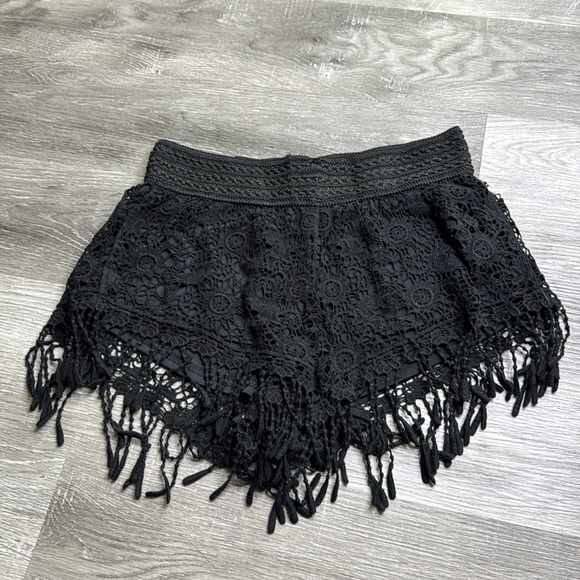 *free w any item* boho fringe shorts - Picture 1 of 3